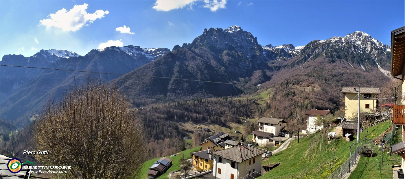 08 Da Grasso vista panoramica verso i monti Cornetta e Corna Grande.jpg